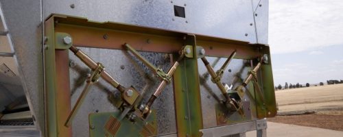 The galvanized ratchets used in the Ultimate Series feeders feature a threaded design, enabling more precise and even feed adjustments compared to the cage nut system used in the conventional feeders. This improvement allows producers to confidently set the feeder to the desired rate, ensuring optimal feed delivery and minimizing waste.