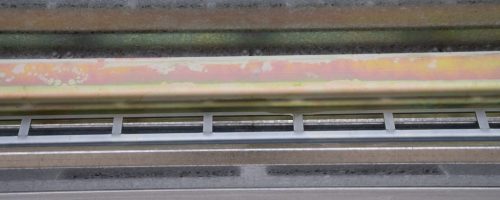 The Ultimate Series feeders incorporate a tongue restrictor design that closes off the top 10mm of the lick area, effectively creating extra width in the grain tray. This allows for more freely flowing feed, making it easier to achieve low feed rates, which is particularly valuable during drought situations or maintenance feeding periods.