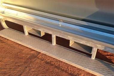 Reduces the ground disturbance. Ensures the feeder is always on level ground.