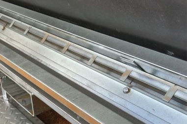 Restrictor guard is optional. Ability to achieve rates less than 200gms /day. Stops bridging of grain.